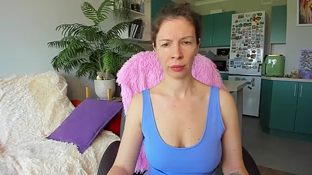 Snapshot of ChristinaGlory chatting on 05-17-26, 08:58 ChristinaGlory online show from 05-17-26, 08:58