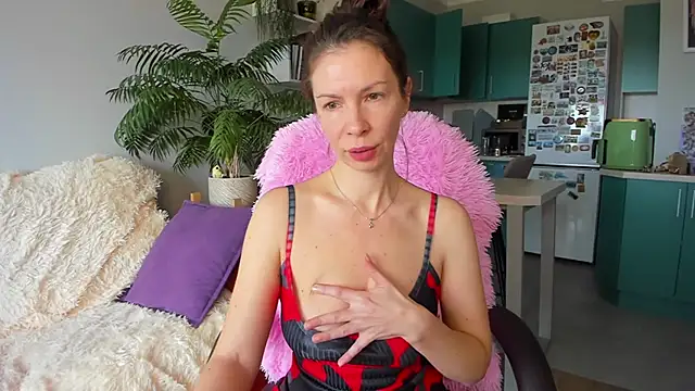 Snapshot of ChristinaGlory chatting on 04-28-26, 06:18 ChristinaGlory online show from 04-28-26, 06:18