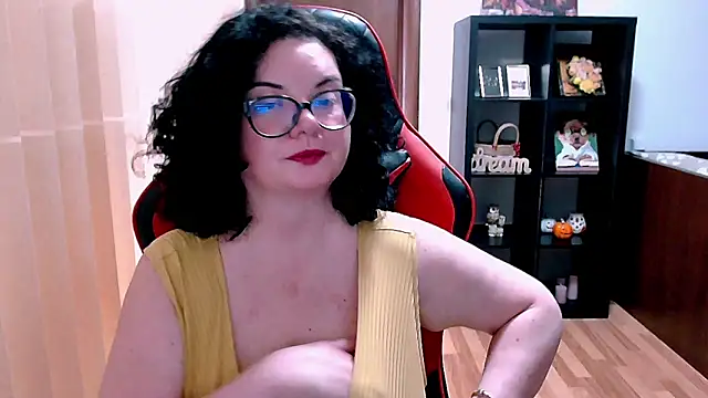 Snapshot of MissTroublle chatting on 06-05-26, 06:52 MissTroublle online show from 06-05-26, 06:52