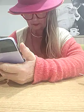 Snapshot of MucMilf59 chatting on 10-27-25, 10:38 MucMilf59 online show from 10-27-25, 10:38