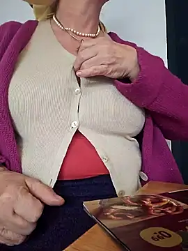 Snapshot of MucMilf59 chatting on 12-01-25, 11:00 MucMilf59 online show from 12-01-25, 11:00