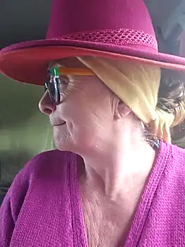 Snapshot of MucMilf59 chatting on 11-25-25, 10:37 MucMilf59 online show from 11-25-25, 10:37