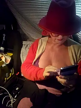 Snapshot of MucMilf59 chatting on 10-19-25, 07:27 MucMilf59 online show from 10-19-25, 07:27