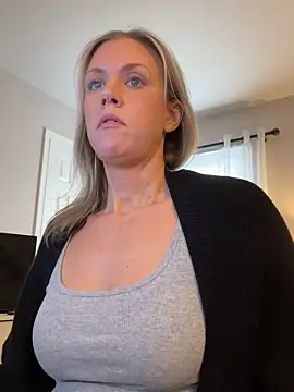 Snapshot of Kay_Cakes chatting on 11-11-25, 05:52 Kay Cakes online show from 11-11-25, 05:52