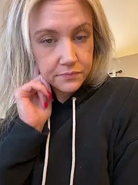 Snapshot of Kay_Cakes chatting on 02-25-26, 04:07 Kay Cakes online show from 02-25-26, 04:07