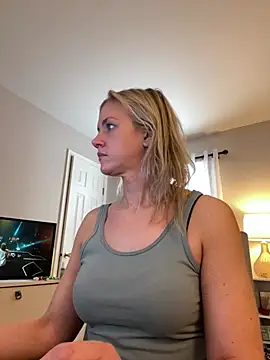 Snapshot of Kay_Cakes chatting on 02-03-25, 08:03 Kay Cakes online show from 02-03-25, 08:03