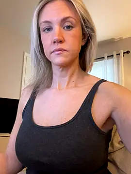 Snapshot of Kay_Cakes chatting on 11-21-25, 01:54 Kay Cakes online show from 11-21-25, 01:54