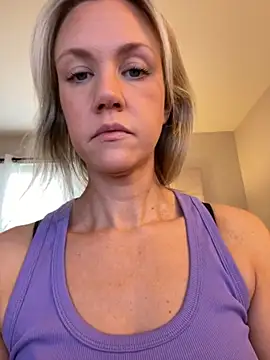 Snapshot of Kay_Cakes chatting on 11-10-25, 04:23 Kay Cakes online show from 11-10-25, 04:23