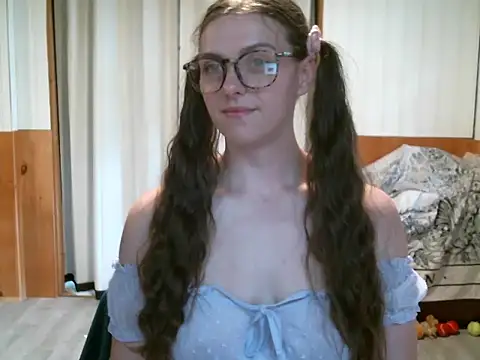 Snapshot of katie_kitten38 chatting on 06-18-26, 04:56 katie kitten38 online show from 06-18-26, 04:56