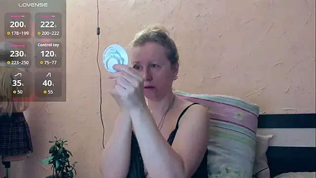 Snapshot of I_AM_MILF chatting on 05-04-26, 07:11 I AM MILF online show from 05-04-26, 07:11