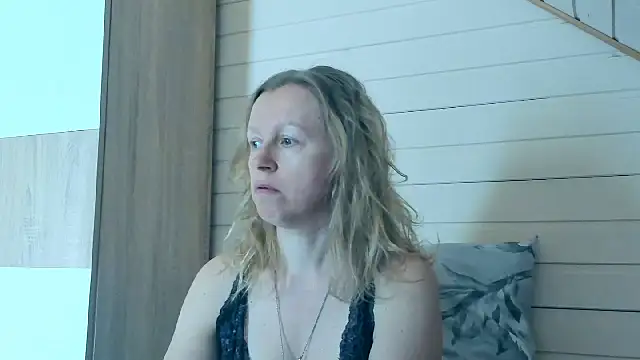 Snapshot of I_AM_MILF chatting on 05-21-26, 06:44 I AM MILF online show from 05-21-26, 06:44