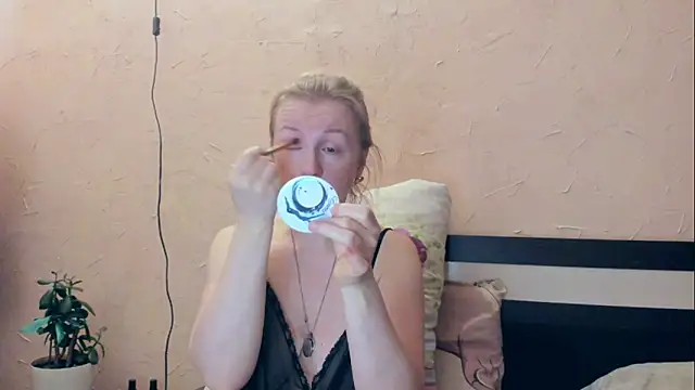 Snapshot of I_AM_MILF chatting on 05-13-26, 07:26 I AM MILF online show from 05-13-26, 07:26