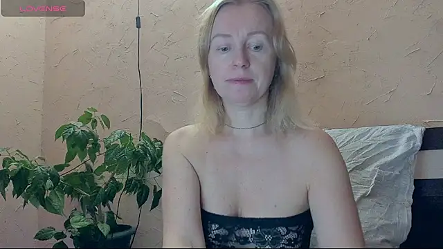 I AM MILF online show from 12-03-25, 08:14
