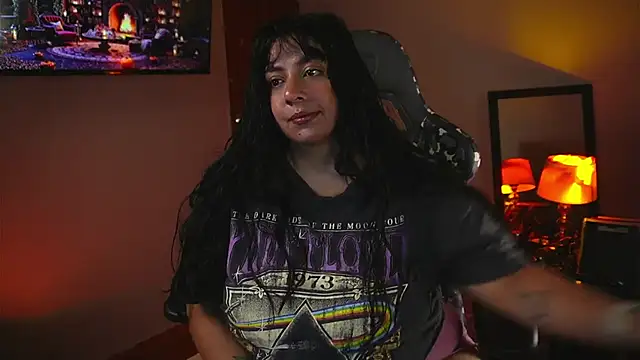 coraline latin online show from 10-25-25, 03:34