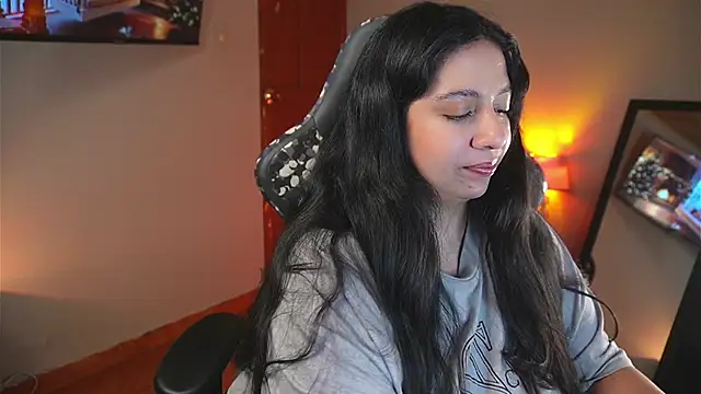 coraline latin online show from 11-24-25, 05:46