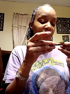 Snapshot of EnticingAaliyah chatting on 12-07-24, 01:08 EnticingAaliyah online show from 12-07-24, 01:08