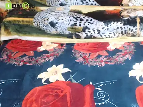 Snapshot of Queen_Sarah chatting on 06-29-26, 06:20 Queen Sarah online show from 06-29-26, 06:20