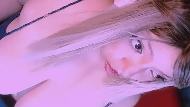 Snapshot of Honey_Lucy1 chatting on 07-11-26, 12:05 Honey Lucy1 online show from 07-11-26, 12:05