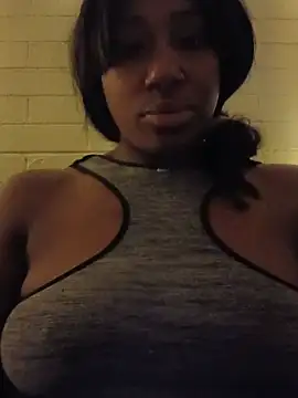 Xochillovemoney2 online show from 06-18-26, 03:38