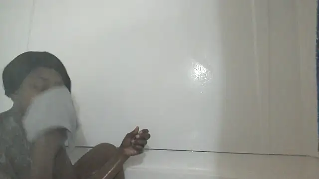 Snapshot of Xochillovemoney2 chatting on 03-17-25, 06:29 Xochillovemoney2 online show from 03-17-25, 06:29