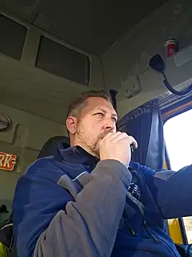 Snapshot of ktmtom247 chatting on 02-19-25, 07:39 ktmtom247 online show from 02-19-25, 07:39