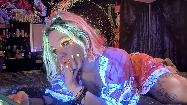 Snapshot of TEXASMARYYYJANE chatting on 10-15-25, 11:46 TEXASMARYYYJANE online show from 10-15-25, 11:46