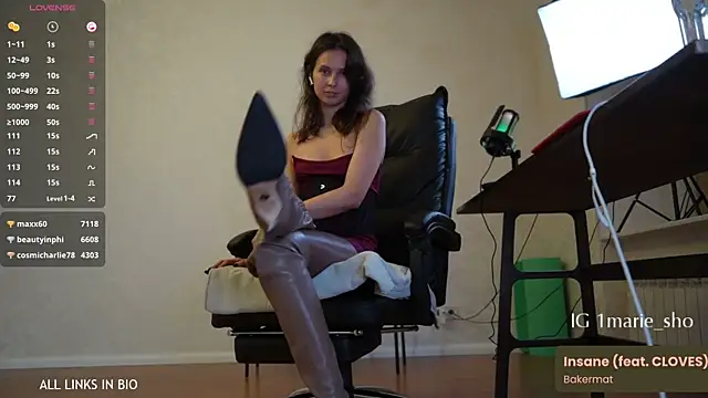 LAUREL HAZEL online show from 11-18-25, 06:22