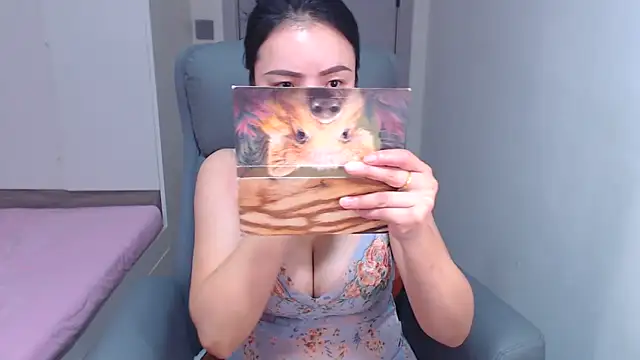 Snapshot of hianne chatting on 02-11-25, 11:42 hianne online show from 02-11-25, 11:42