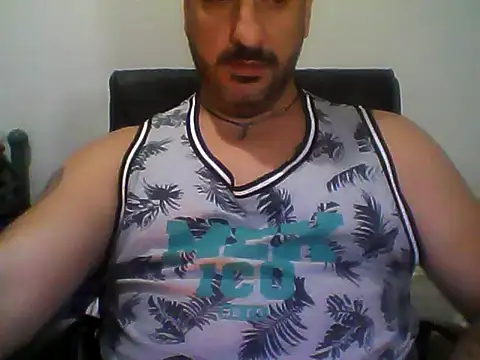 Snapshot of Italian_dark_desire chatting on 11-16-25, 06:01 Italian dark desire online show from 11-16-25, 06:01