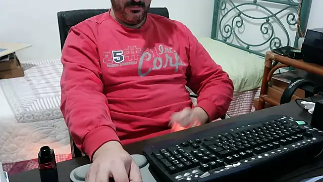 Snapshot of Italian_dark_desire chatting on 12-14-25, 06:02 Italian dark desire online show from 12-14-25, 06:02
