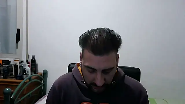 Snapshot of Italian_dark_desire chatting on 02-04-26, 10:49 Italian dark desire online show from 02-04-26, 10:49