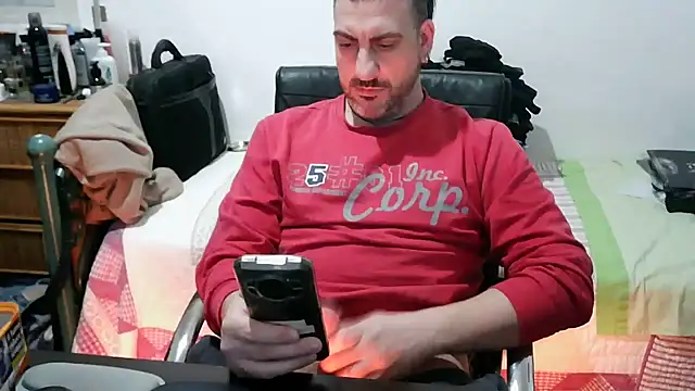 Snapshot of Italian_dark_desire chatting on 02-18-26, 10:17 Italian dark desire online show from 02-18-26, 10:17
