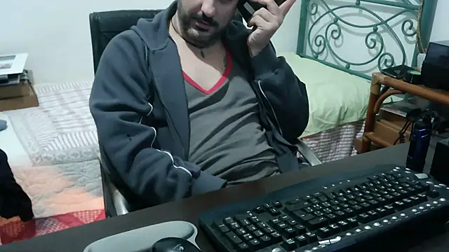 Snapshot of Italian_dark_desire chatting on 11-28-25, 10:04 Italian dark desire online show from 11-28-25, 10:04