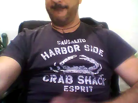 Snapshot of Italian_dark_desire chatting on 11-12-25, 10:35 Italian dark desire online show from 11-12-25, 10:35