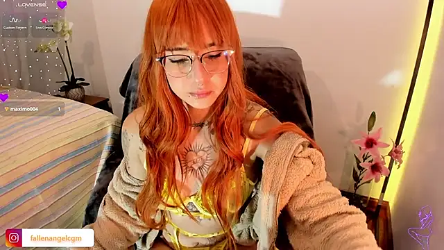 Snapshot of Fallengangel chatting on 12-21-25, 06:15 Fallengangel online show from 12-21-25, 06:15