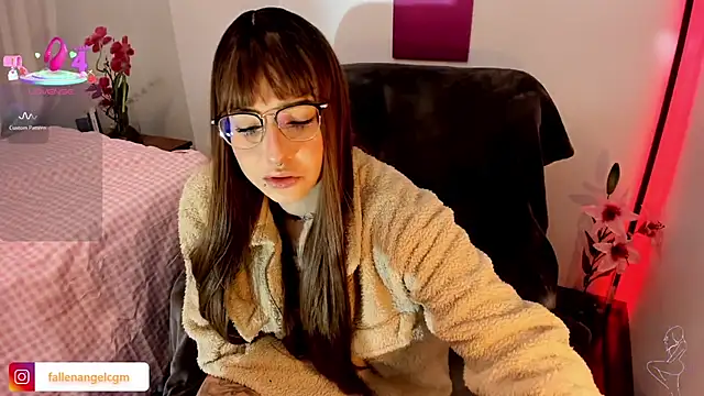 Snapshot of Fallengangel chatting on 12-16-25, 09:24 Fallengangel online show from 12-16-25, 09:24
