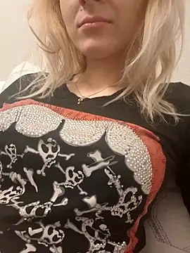 YogisticJuli666 online show from 10-20-25, 04:58
