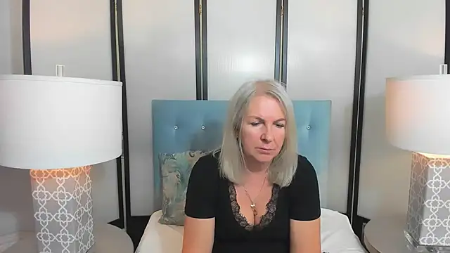 EricaTop online show from 10-13-25, 04:19