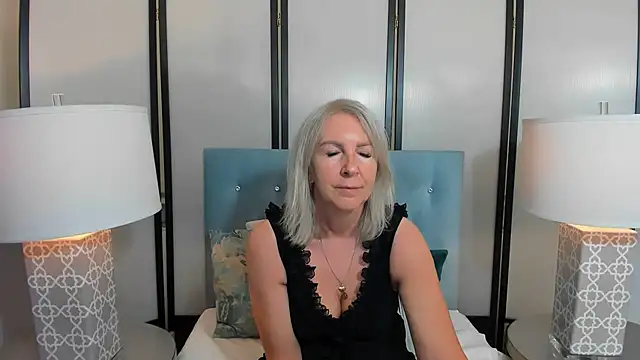 Snapshot of EricaTop chatting on 06-11-26, 08:17 EricaTop online show from 06-11-26, 08:17