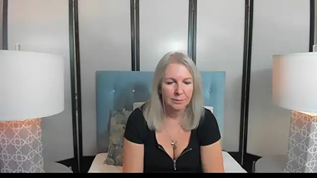 EricaTop online show from 11-17-25, 05:28