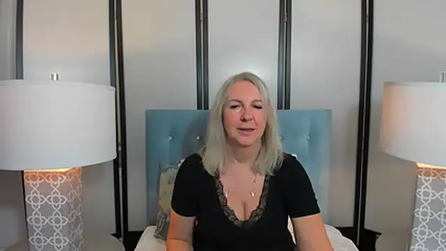 EricaTop online show from 10-29-25, 05:34