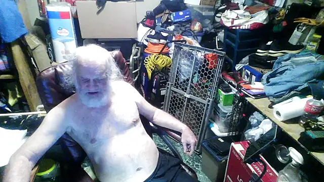 Snapshot of russtee chatting on 05-22-26, 08:29 russtee online show from 05-22-26, 08:29