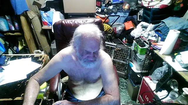 Snapshot of russtee chatting on 04-28-26, 04:55 russtee online show from 04-28-26, 04:55