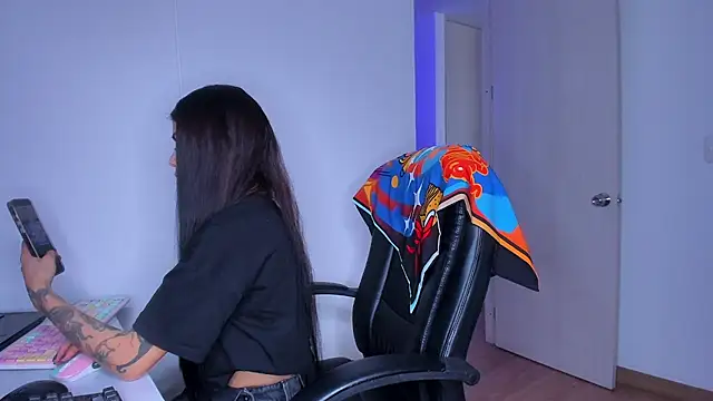 Lisegg  online show from 03-26-26, 02:37