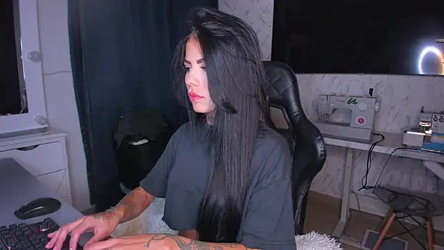 Snapshot of Lisegg_ chatting on 02-05-25, 04:58 Lisegg online show from 02-05-25, 04:58