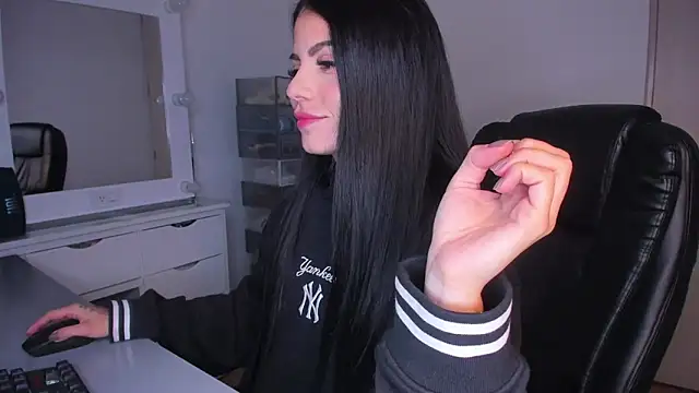 Snapshot of Lisegg_ chatting on 03-18-25, 02:39 Lisegg online show from 03-18-25, 02:39