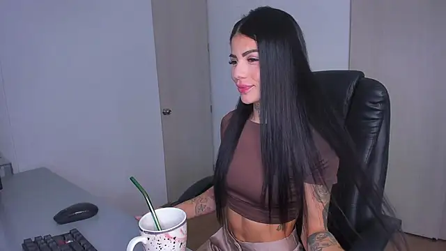 Snapshot of Lisegg_ chatting on 02-25-25, 11:32 Lisegg online show from 02-25-25, 11:32
