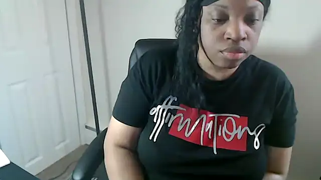 Snapshot of Sexymona1218 chatting on 05-18-26, 01:38 Sexymona1218 online show from 05-18-26, 01:38