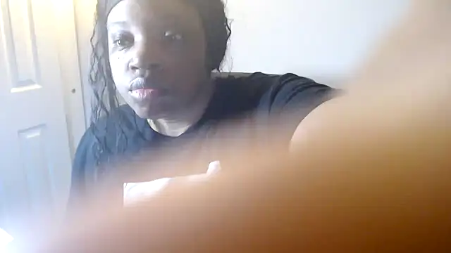 Snapshot of Sexymona1218 chatting on 05-26-26, 04:21 Sexymona1218 online show from 05-26-26, 04:21