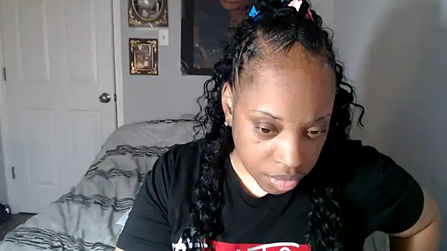 Snapshot of Sexymona1218 chatting on 10-16-25, 02:58 Sexymona1218 online show from 10-16-25, 02:58